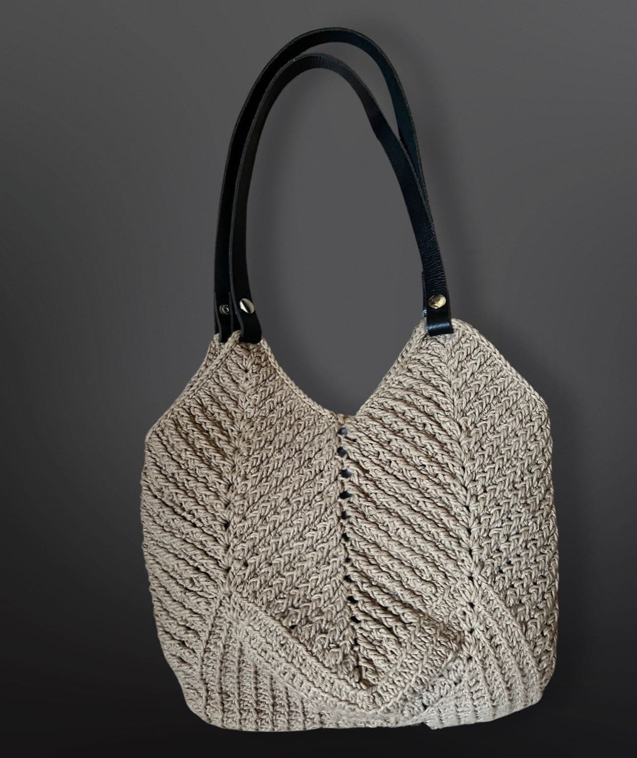 Bolsa Dubai cor areia vista de costas